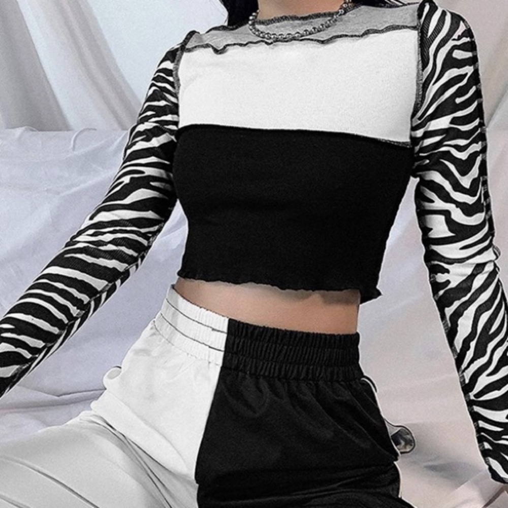 Color-blocked, long sleeve, crop top w/serged seams in black & white - jr sz L